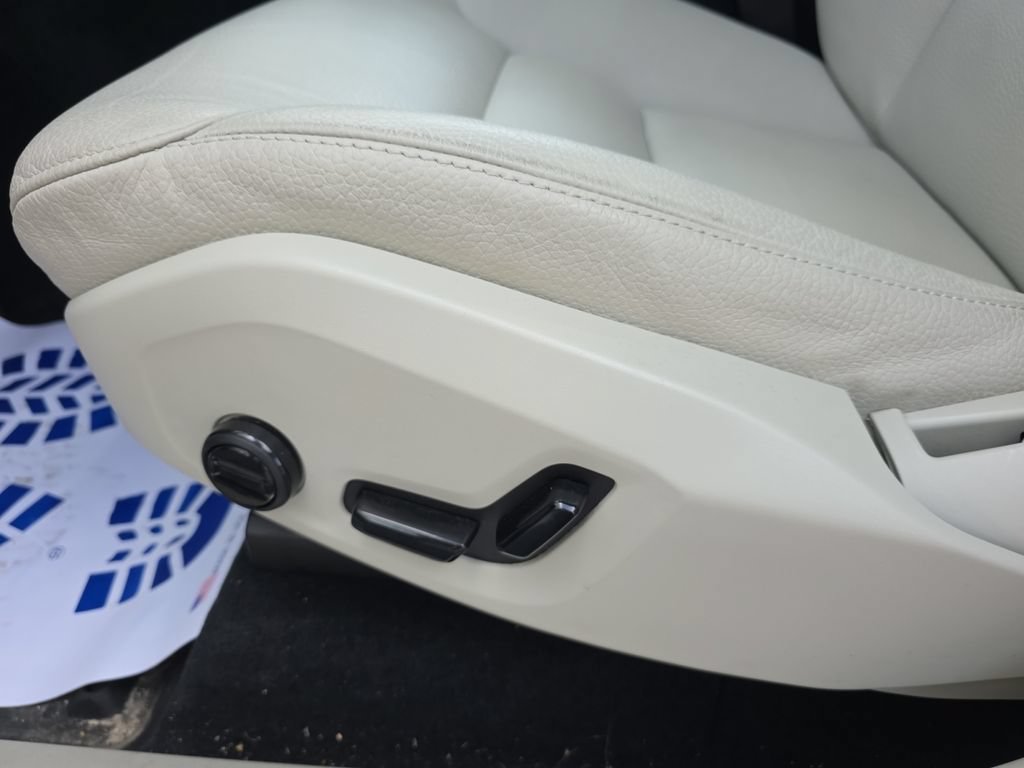 Used 2025 Volvo XC90 B6 Plus w/ Protection Package AWD/4WD image 13