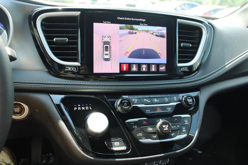 Used 2025 Chrysler Pacifica Select FWD image 17