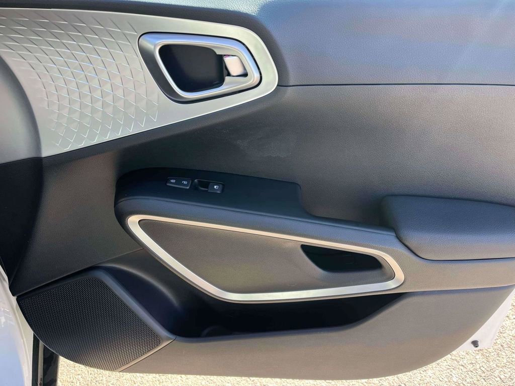 Certified 2025 Kia Soul LX w/ LX Technology Package image 10