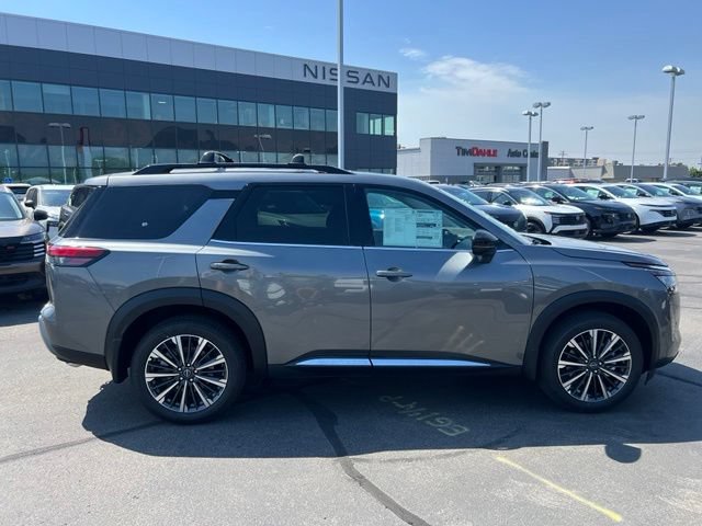 New 2026 Nissan Pathfinder Platinum w/ Cargo Package AWD/4WD image 13