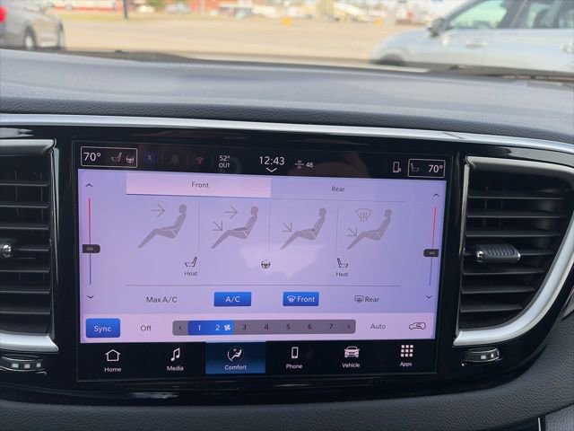 Used 2025 Chrysler Pacifica Select image 23