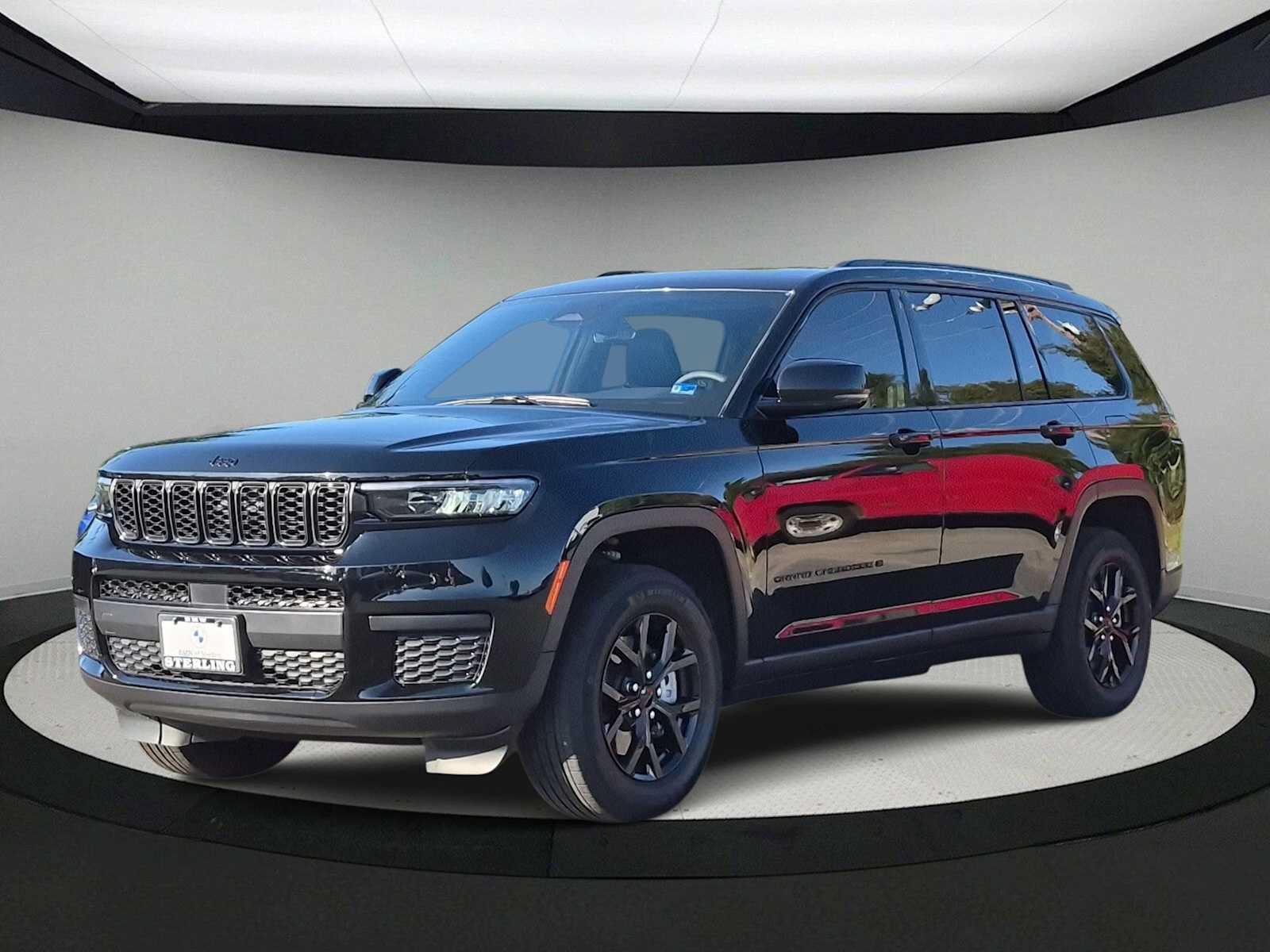Used 2025 Jeep Grand Cherokee L Altitude AWD/4WD image 4