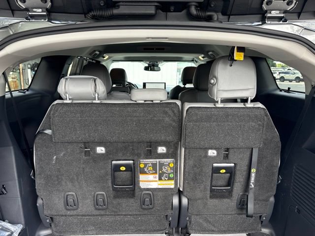 Used 2026 Toyota Sienna XLE FWD image 6
