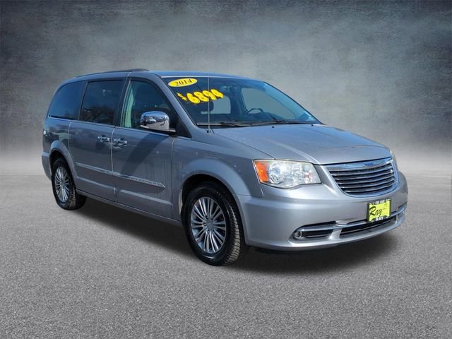Used 2014 Chrysler Town & Country Touring-L w/ Driver Convenience Group image 3