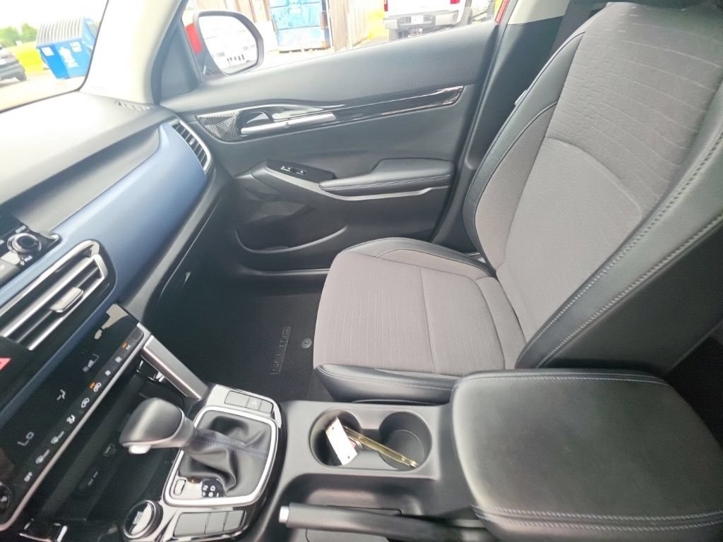 Used 2023 Kia Seltos S w/ Navigation Package FWD image 24
