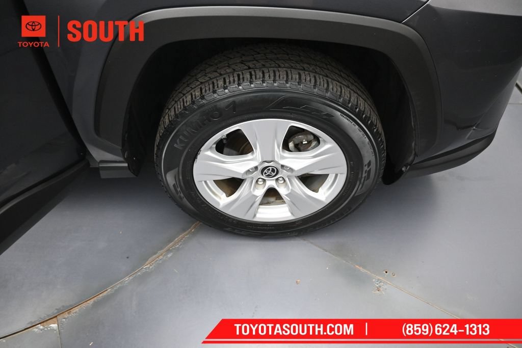Used 2021 Toyota RAV4 LE AWD/4WD image 31