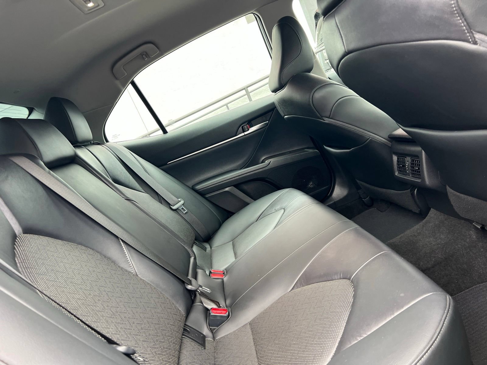 Used 2021 Toyota Camry XLE FWD image 43