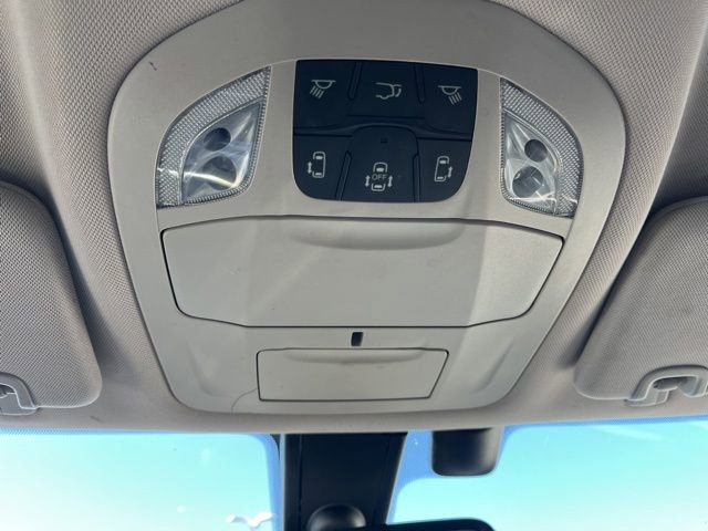 Used 2020 Chrysler Pacifica Touring-L image 31