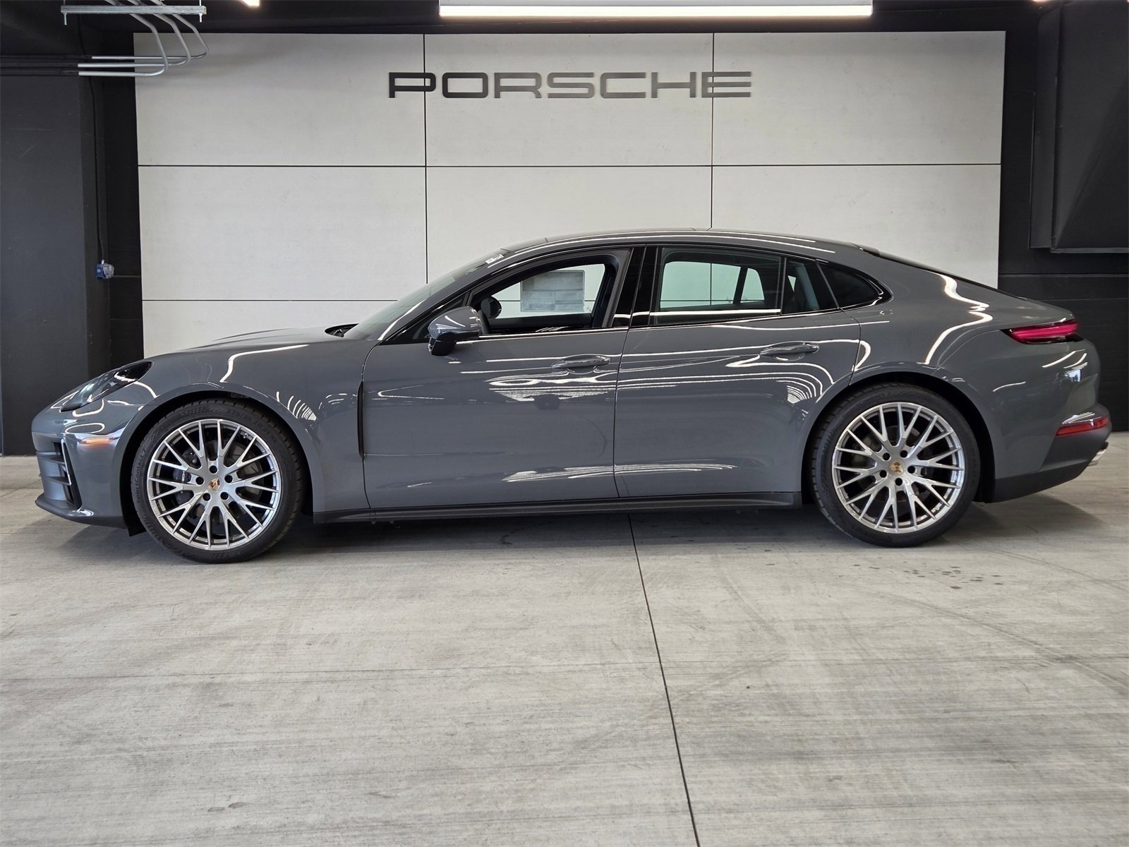 Certified 2025 Porsche Panamera image 2