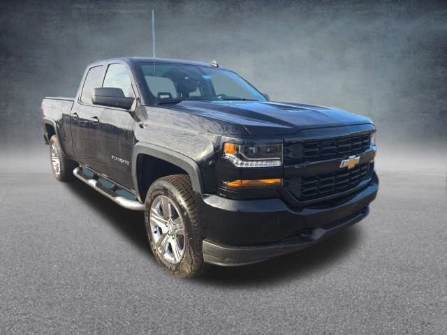 Used 2018 Chevrolet Silverado 1500 Custom w/ Custom Value Package image 2