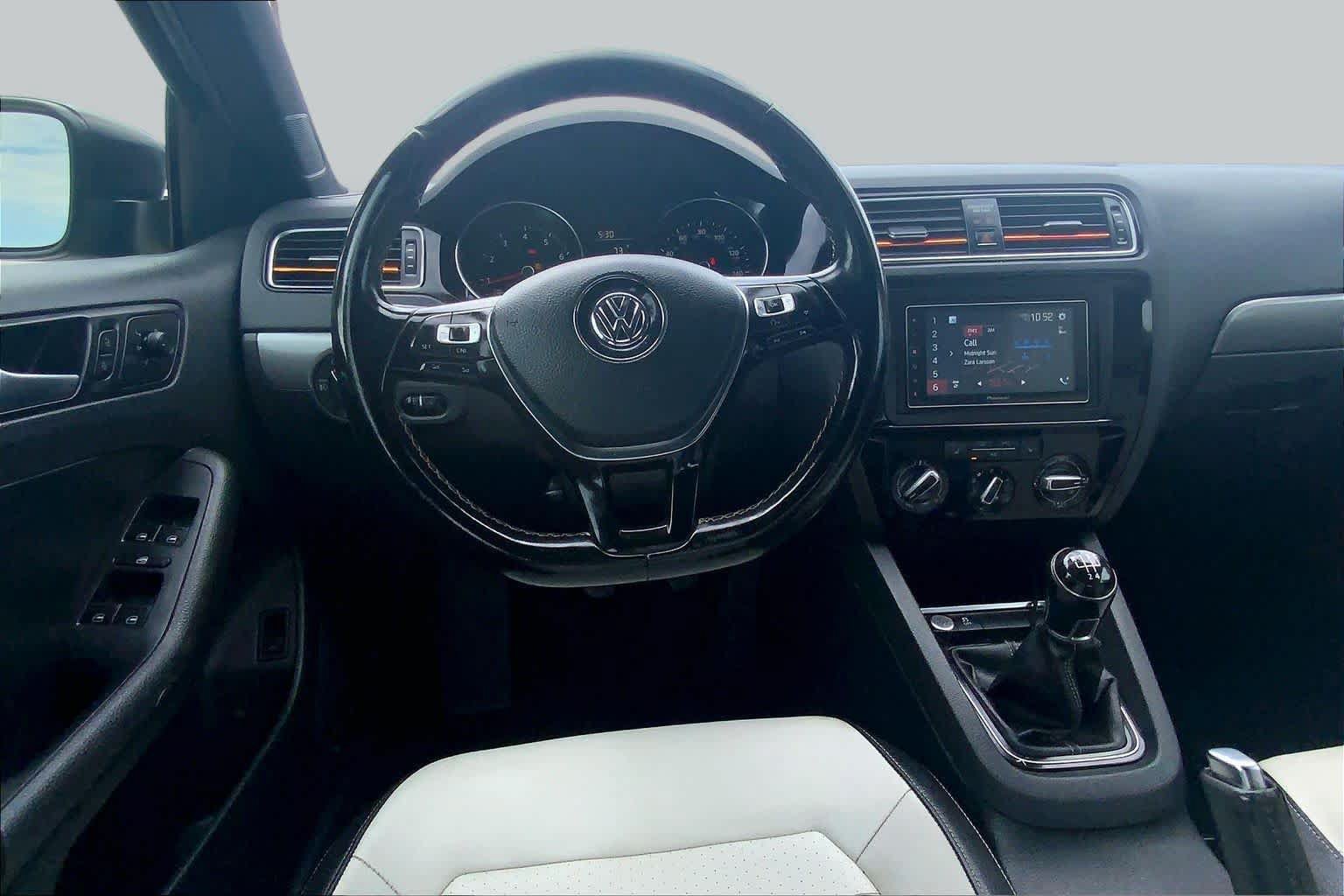 Used 2016 Volkswagen Jetta Sport FWD image 5
