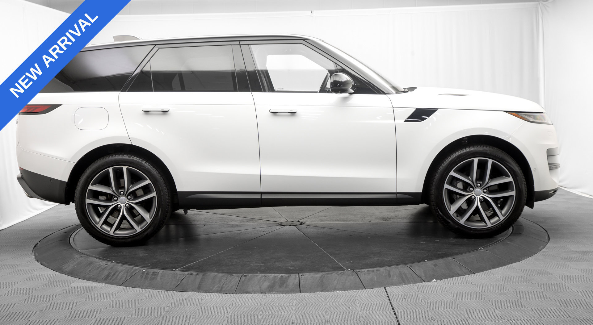 Used 2023 Land Rover Range Rover Sport SE AWD/4WD image 8