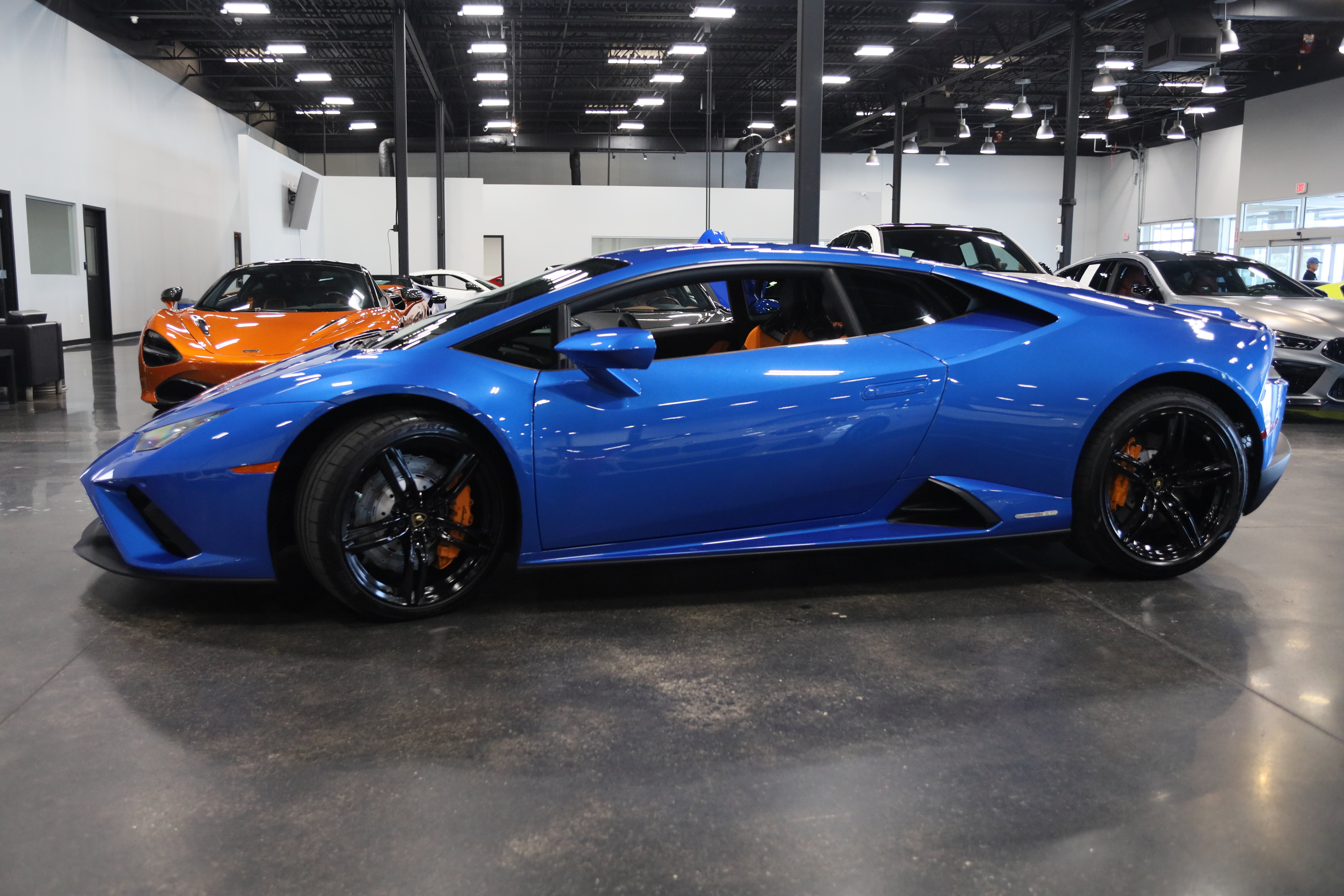 Used 2020 Lamborghini Huracan EVO RWD image 8