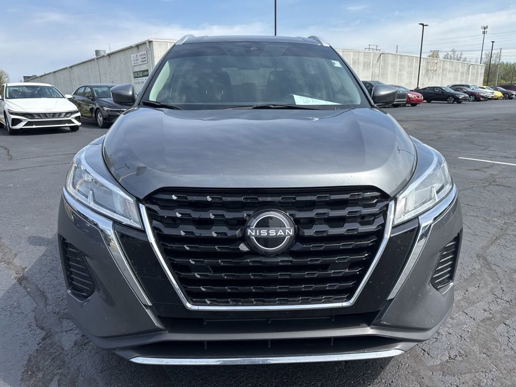 Used 2023 Nissan Kicks SV FWD image 2