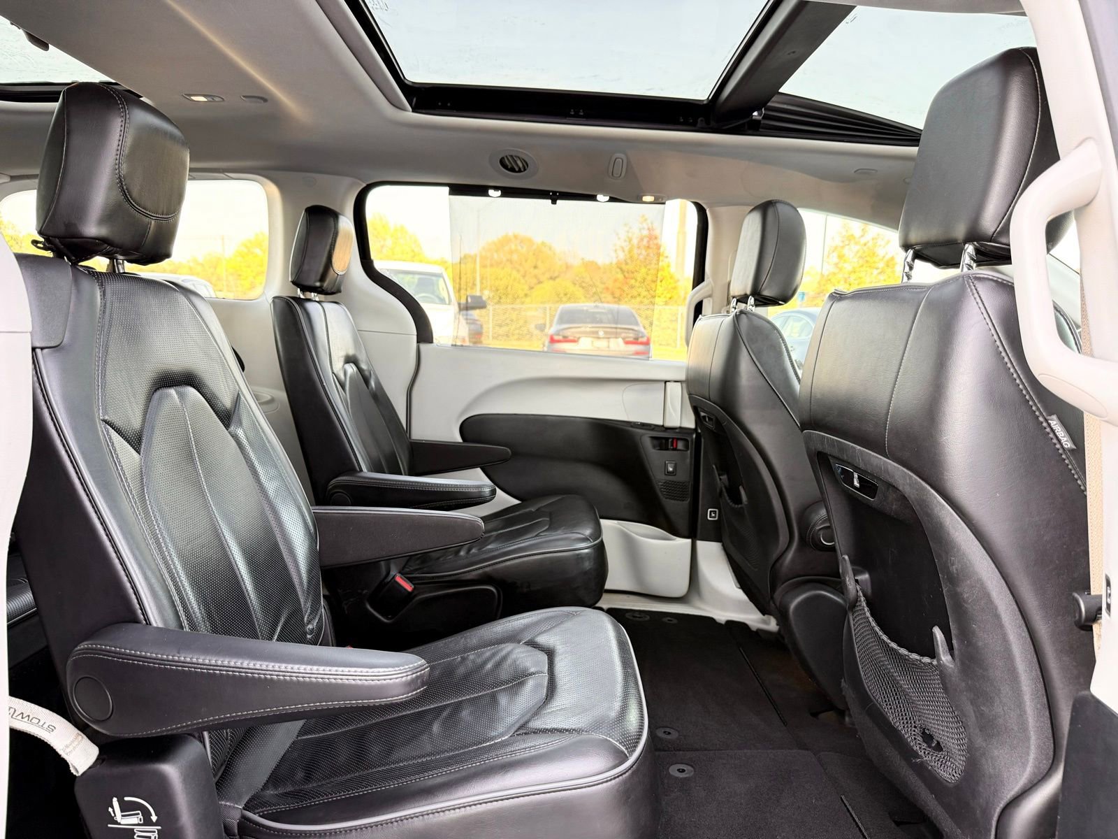 Used 2020 Chrysler Pacifica Limited FWD image 23