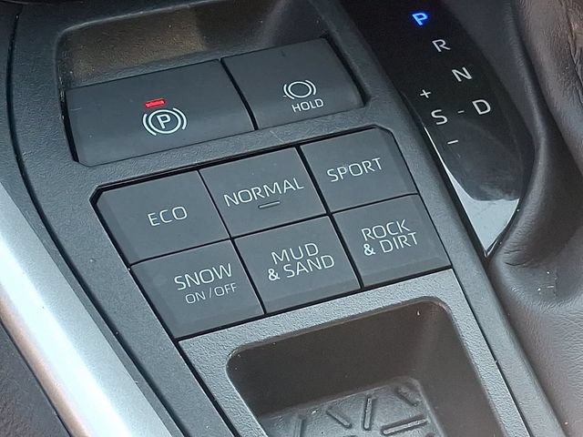 Used 2025 Toyota RAV4 XLE AWD/4WD image 26