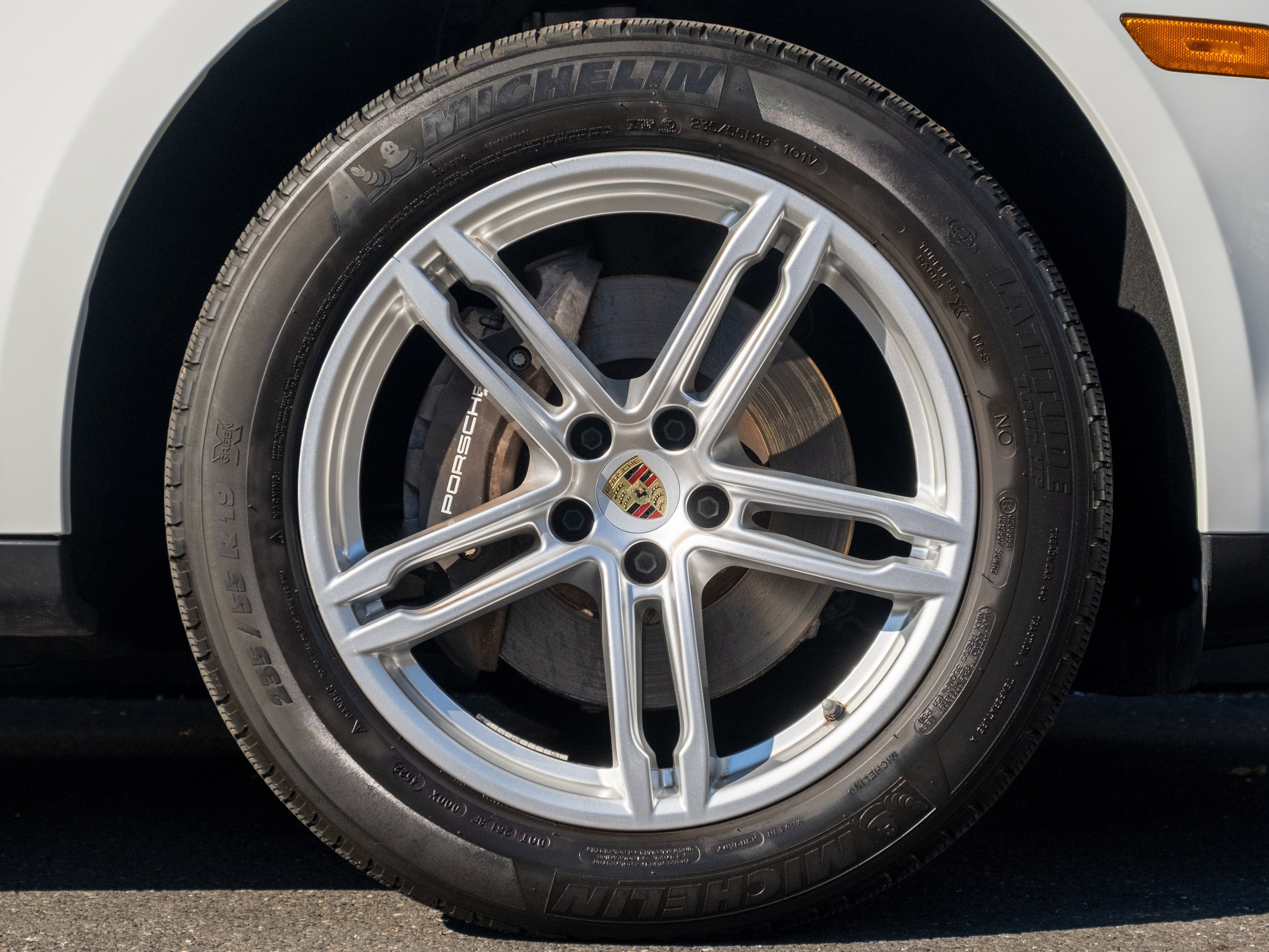 Certified 2023 Porsche Macan image 15