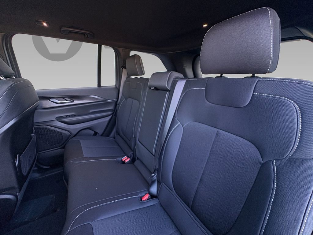 New 2026 Jeep Grand Cherokee Laredo AWD/4WD image 4