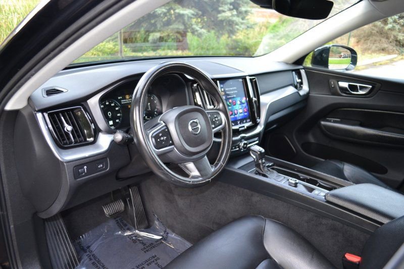 Used 2018 Volvo XC60 T5 Momentum w/ Vision Package image 17