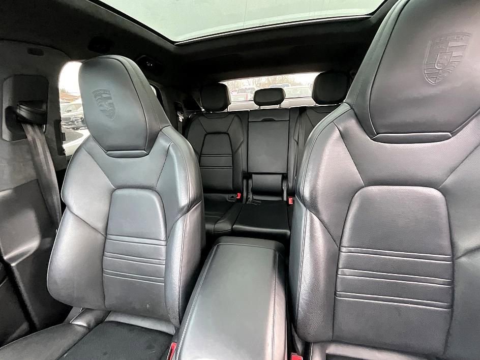 Used 2020 Porsche Cayenne Turbo S AWD/4WD image 33