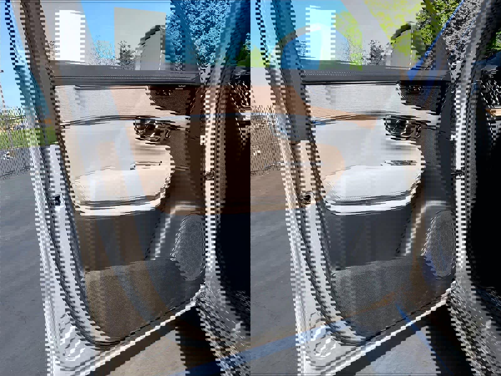 New 2026 Volvo XC90 T8 Plus w/ Protection Package Premier image 24