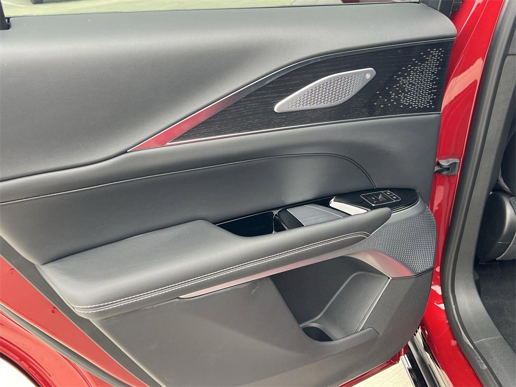 New 2026 Cadillac Lyriq V image 27