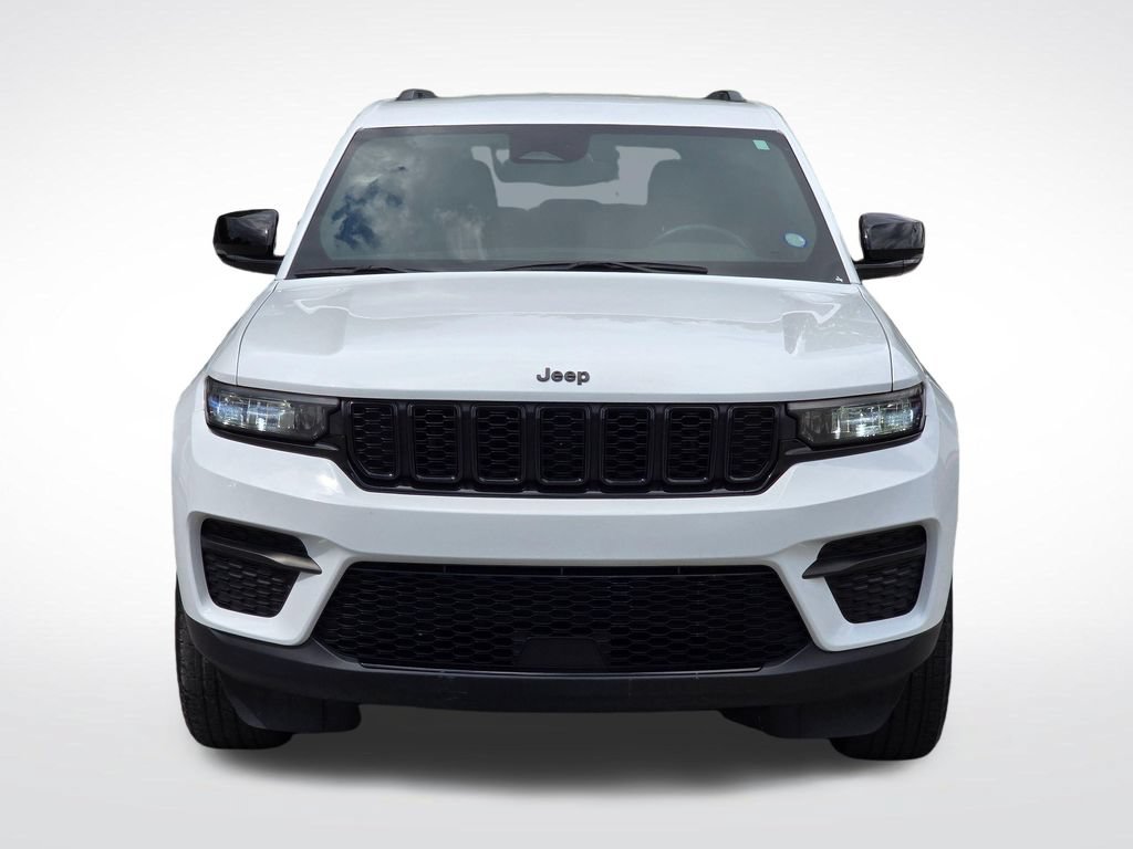 Used 2024 Jeep Grand Cherokee Altitude AWD/4WD image 14