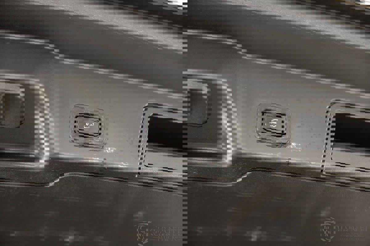 Used 2020 Land Rover Range Rover Evoque R-Dynamic S image 17