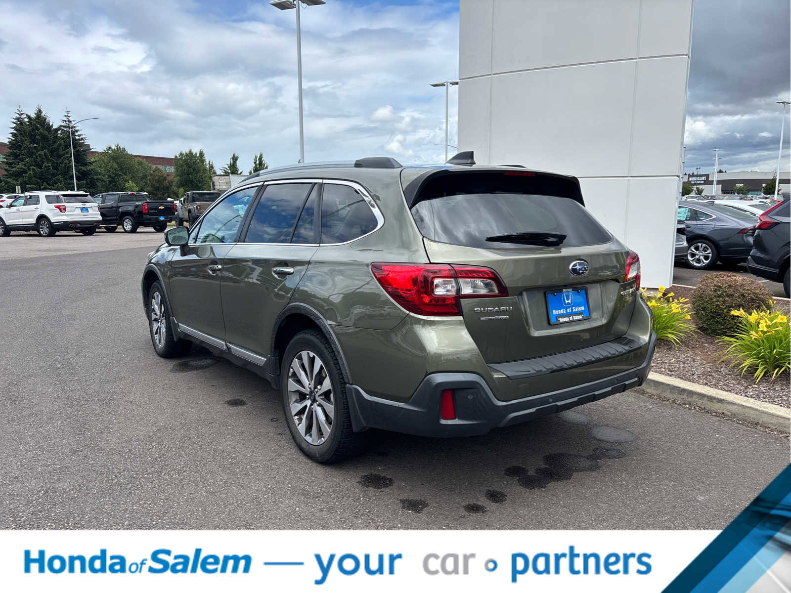 Used 2018 Subaru Outback 3.6R Touring w/ Protection Package #1 AWD/4WD image 4