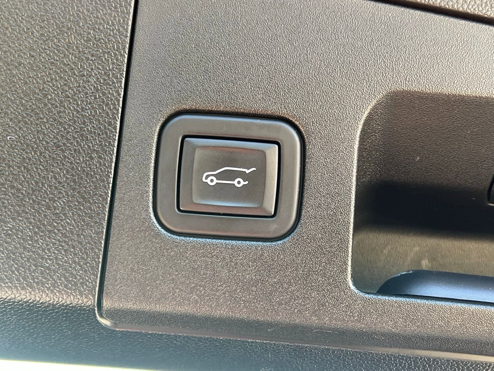 Used 2024 Cadillac XT4 Premium Luxury AWD/4WD image 16
