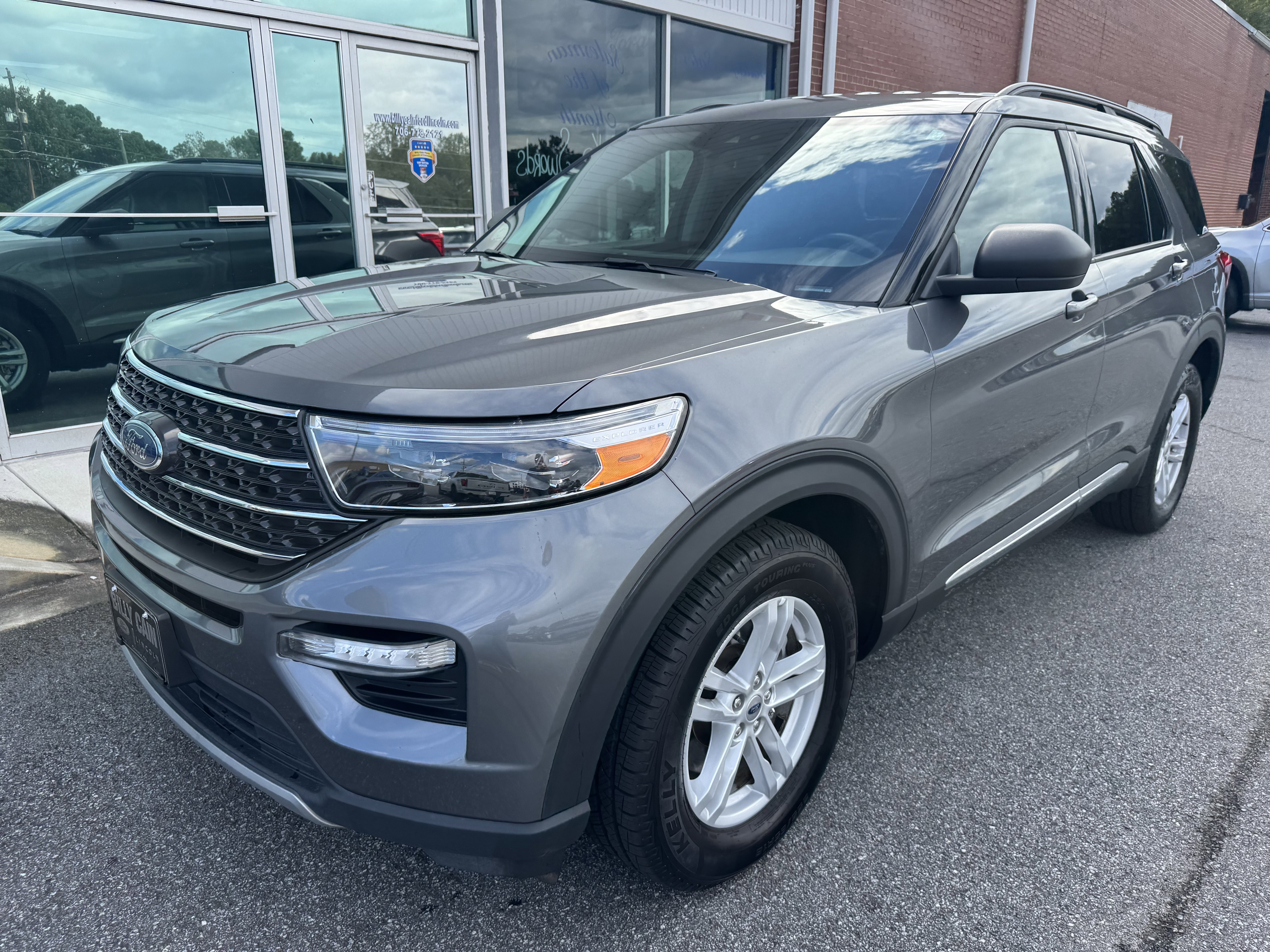 Used 2024 Ford Explorer XLT w/ Equipment Group 202A image 5