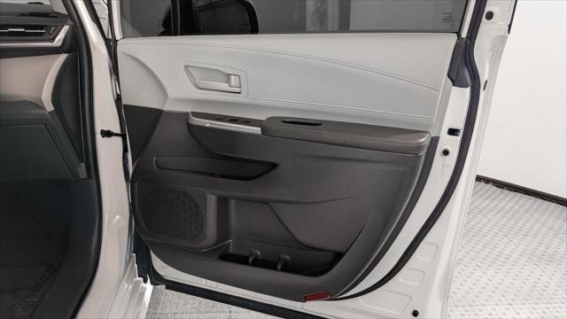 Used 2024 Toyota Sienna LE FWD image 22