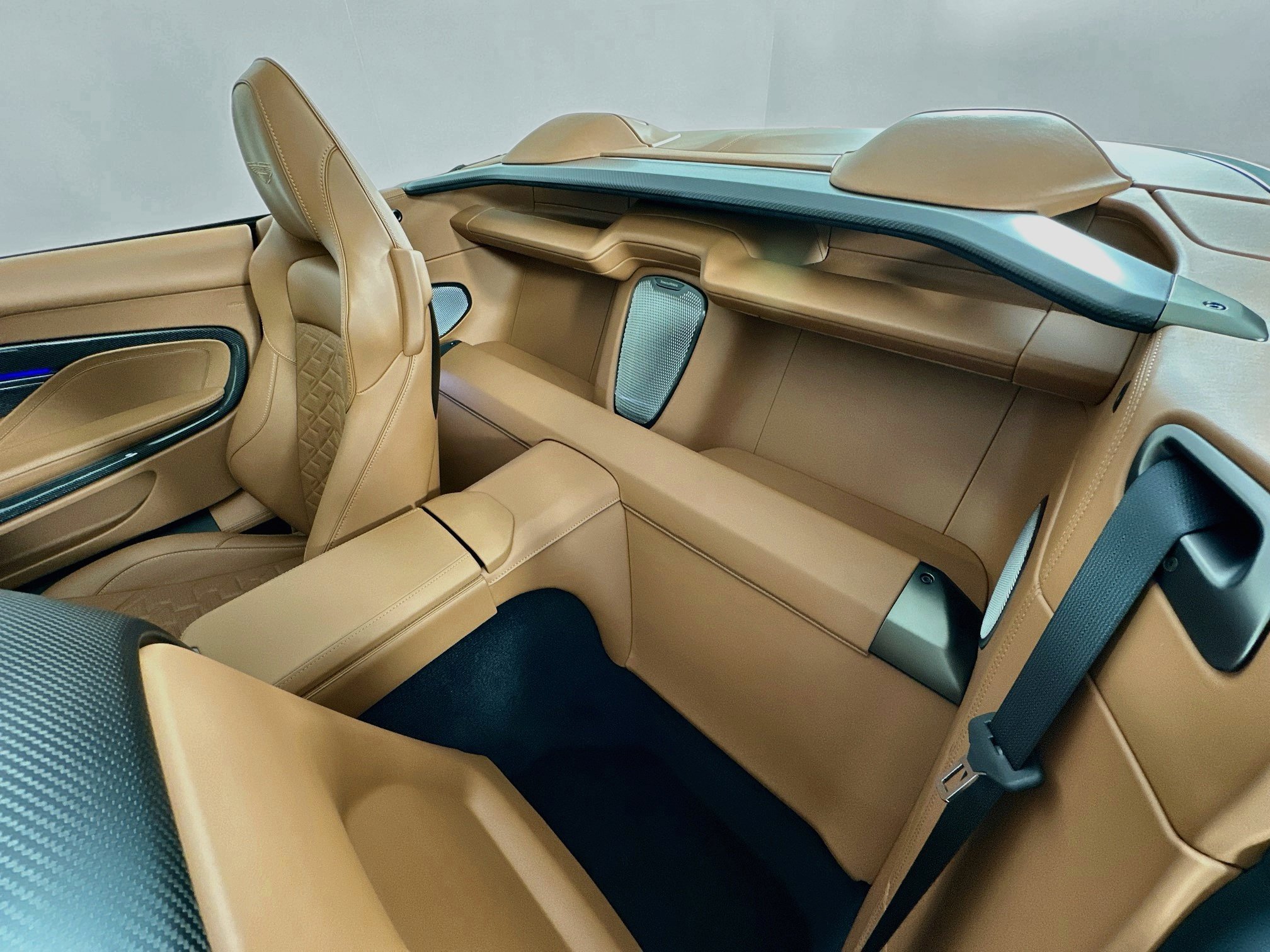 New 2026 Aston Martin Vanquish Convertible RWD image 23