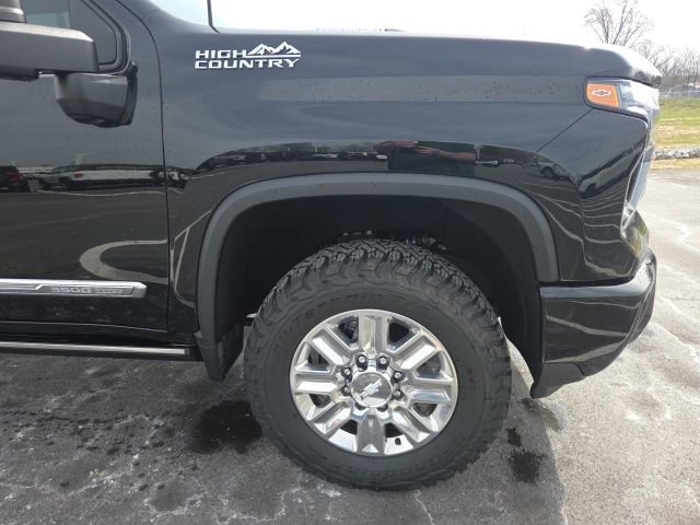 Used 2024 Chevrolet Silverado 3500 High Country w/ High Country Premium Package AWD/4WD image 4