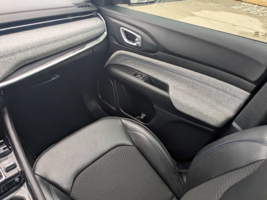 Used 2022 Jeep Compass Latitude AWD/4WD image 19
