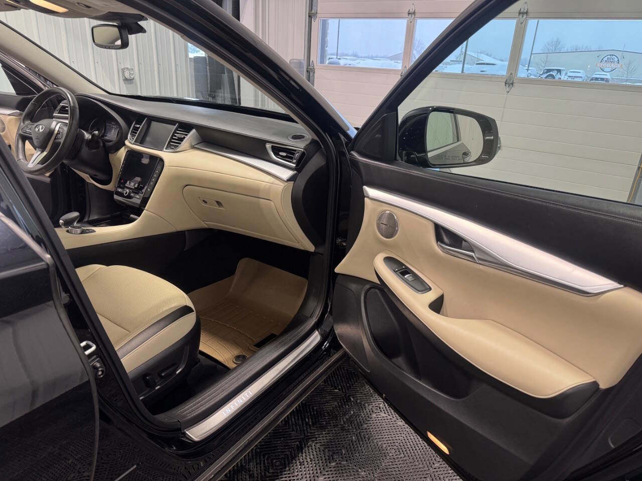 Used 2019 INFINITI QX50 Essential w/ Premium Heat Package image 17