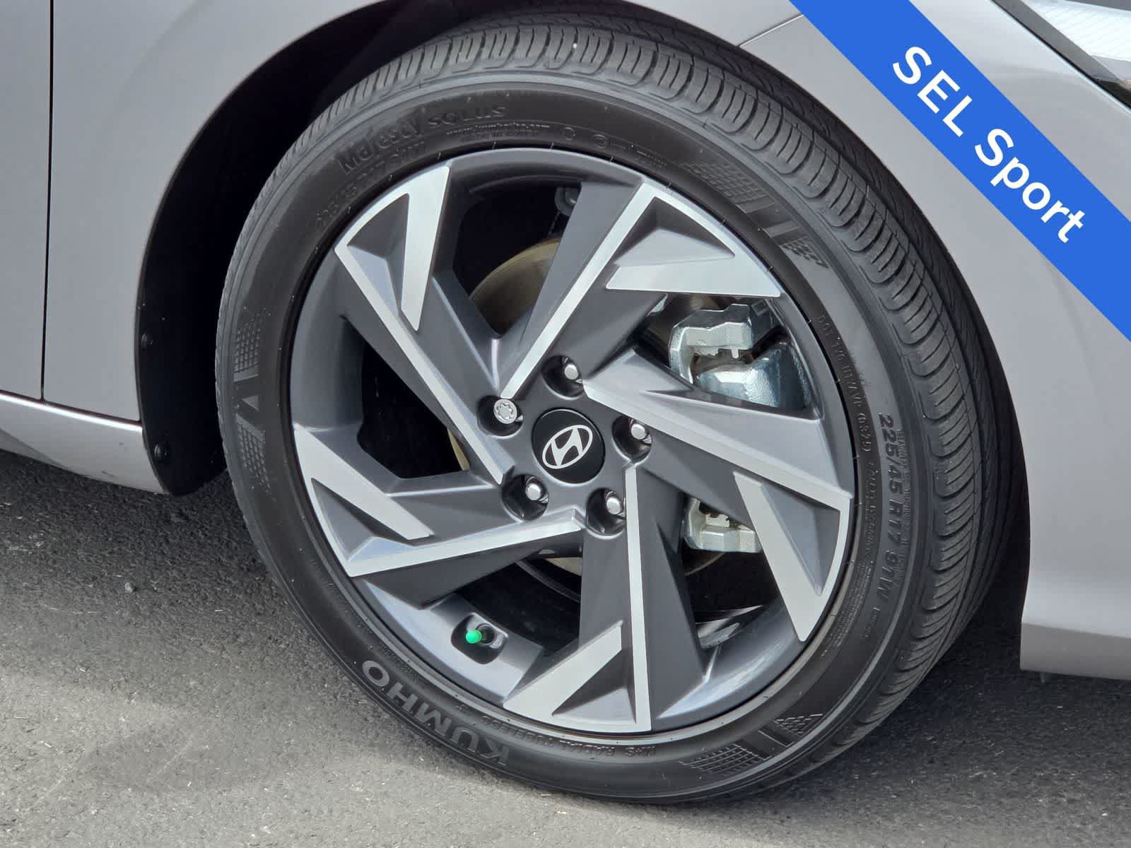 Certified 2025 Hyundai Elantra Sport FWD image 12