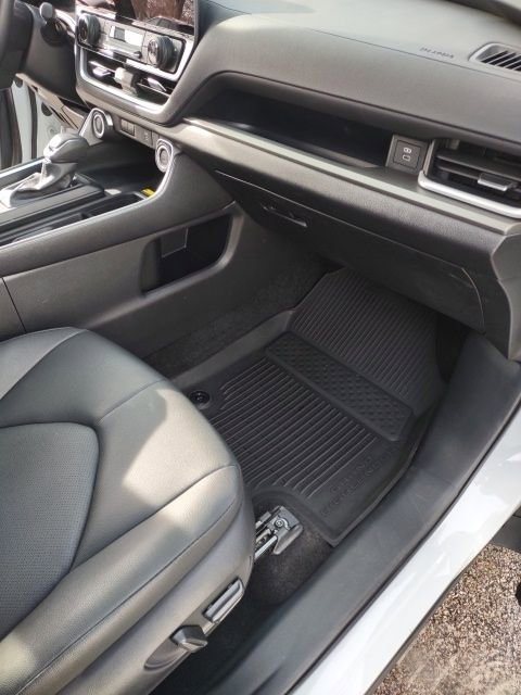 Used 2025 Toyota Grand Highlander AWD image 23