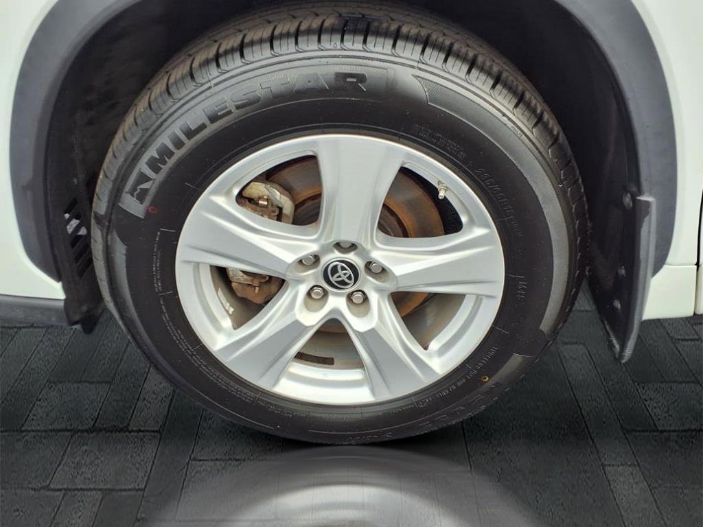 Used 2023 Toyota Highlander L image 10