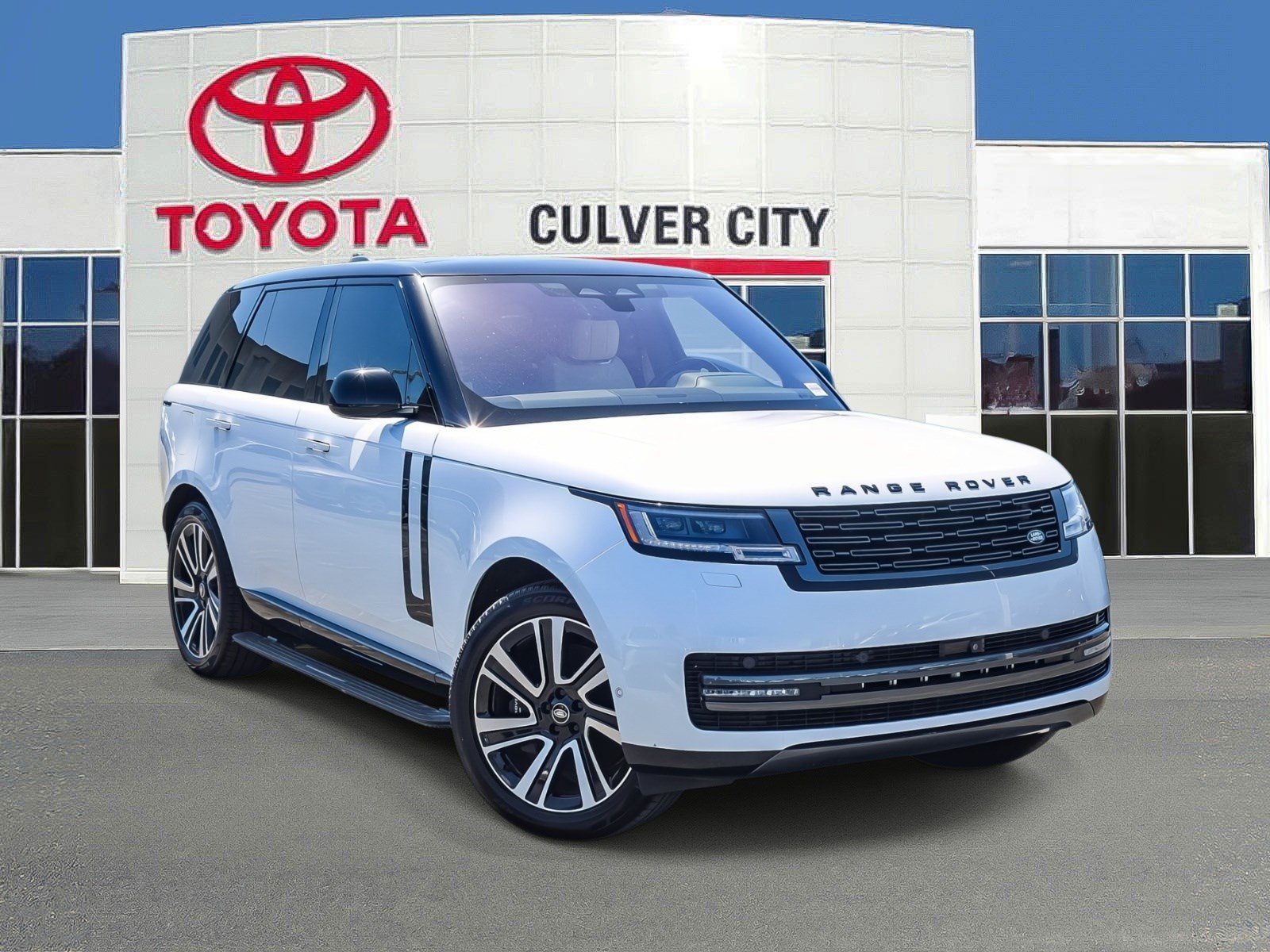 Used 2023 Land Rover Range Rover SE AWD/4WD video 1