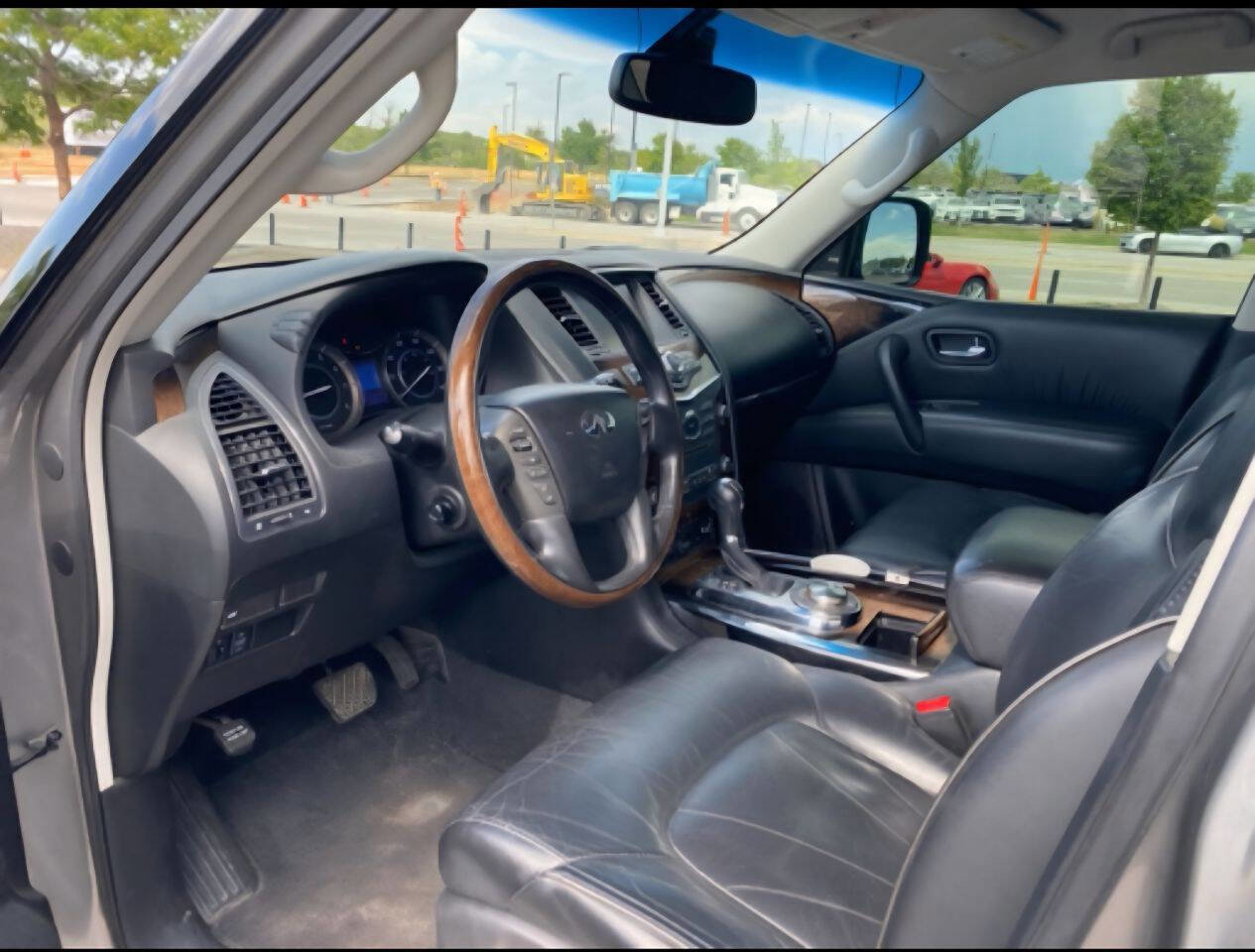 Used 2014 INFINITI QX80 4WD w/ Deluxe Touring Package image 14