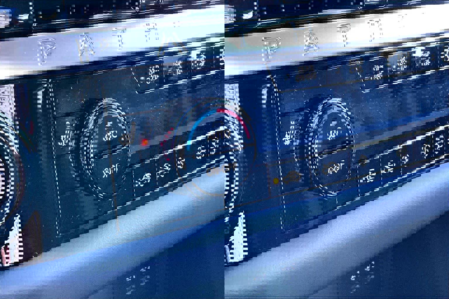 New 2026 Nissan Pathfinder SL image 18