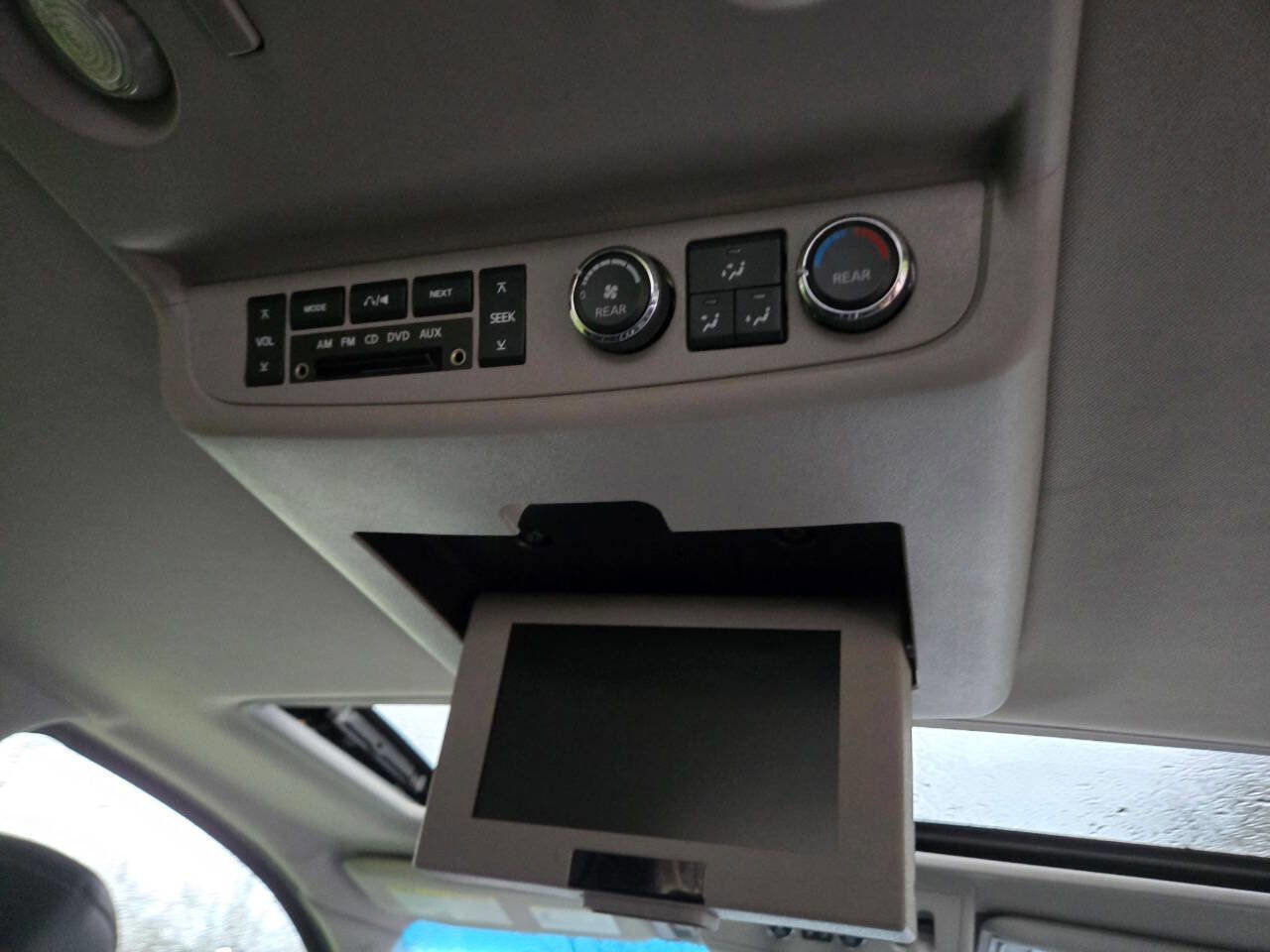 Used 2010 Nissan Armada Platinum image 35