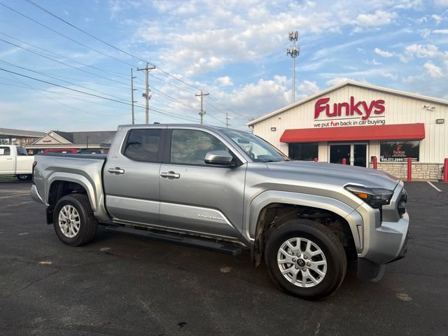 Used 2025 Toyota Tacoma SR5 AWD/4WD image 1