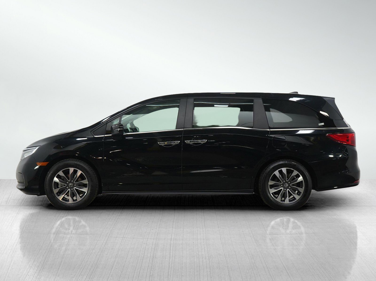 Used 2024 Honda Odyssey EX-L image 2
