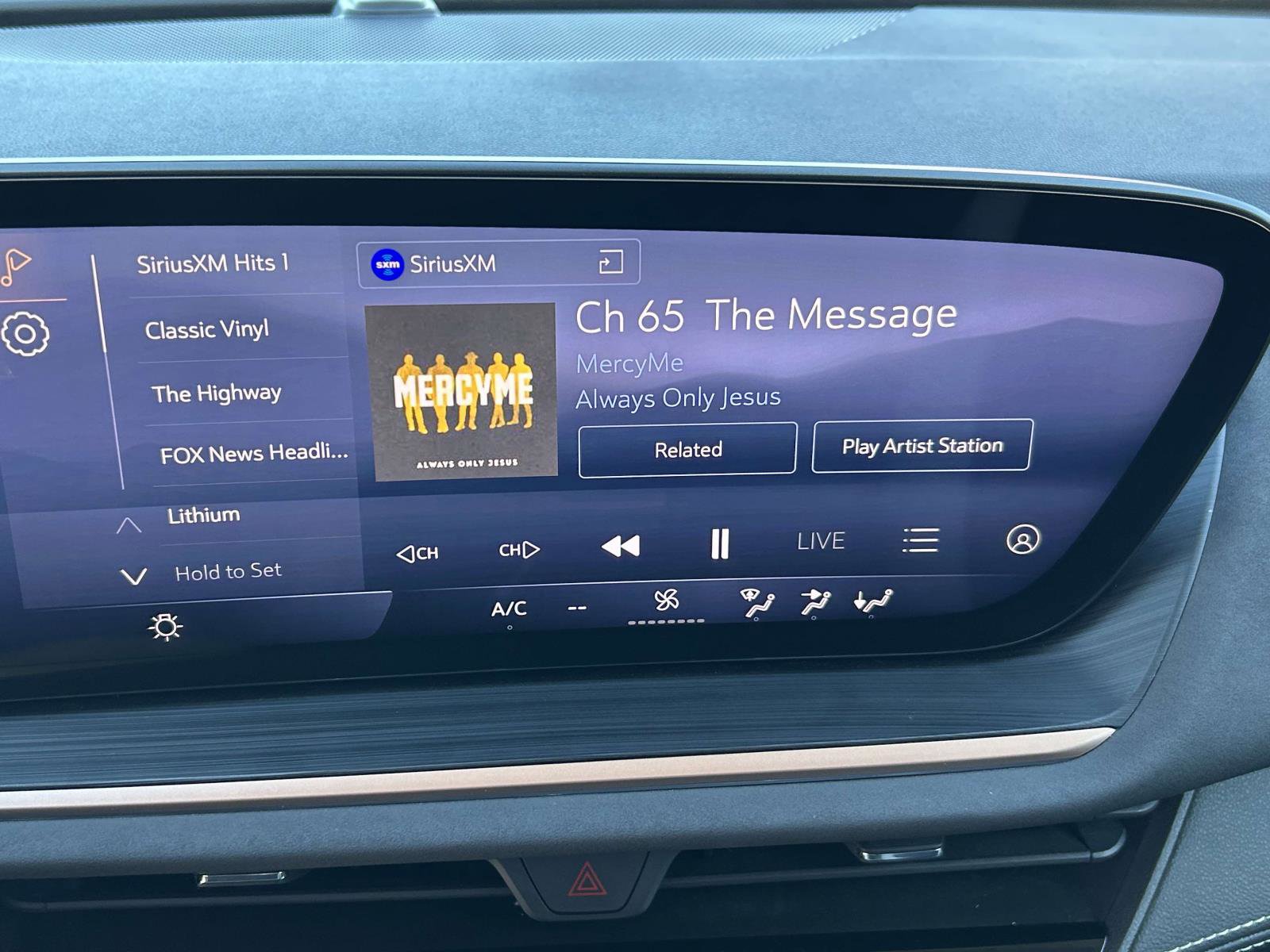 Used 2025 Buick Envision Sport Touring image 23