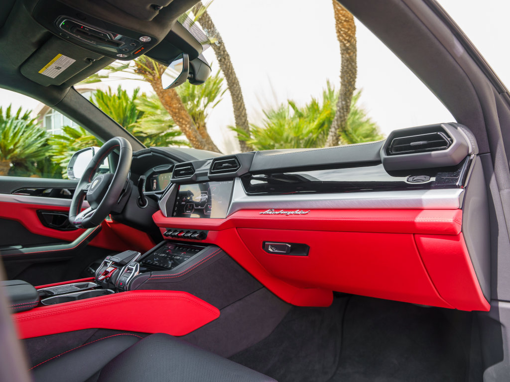 Used 2025 Lamborghini Urus SE AWD/4WD image 31