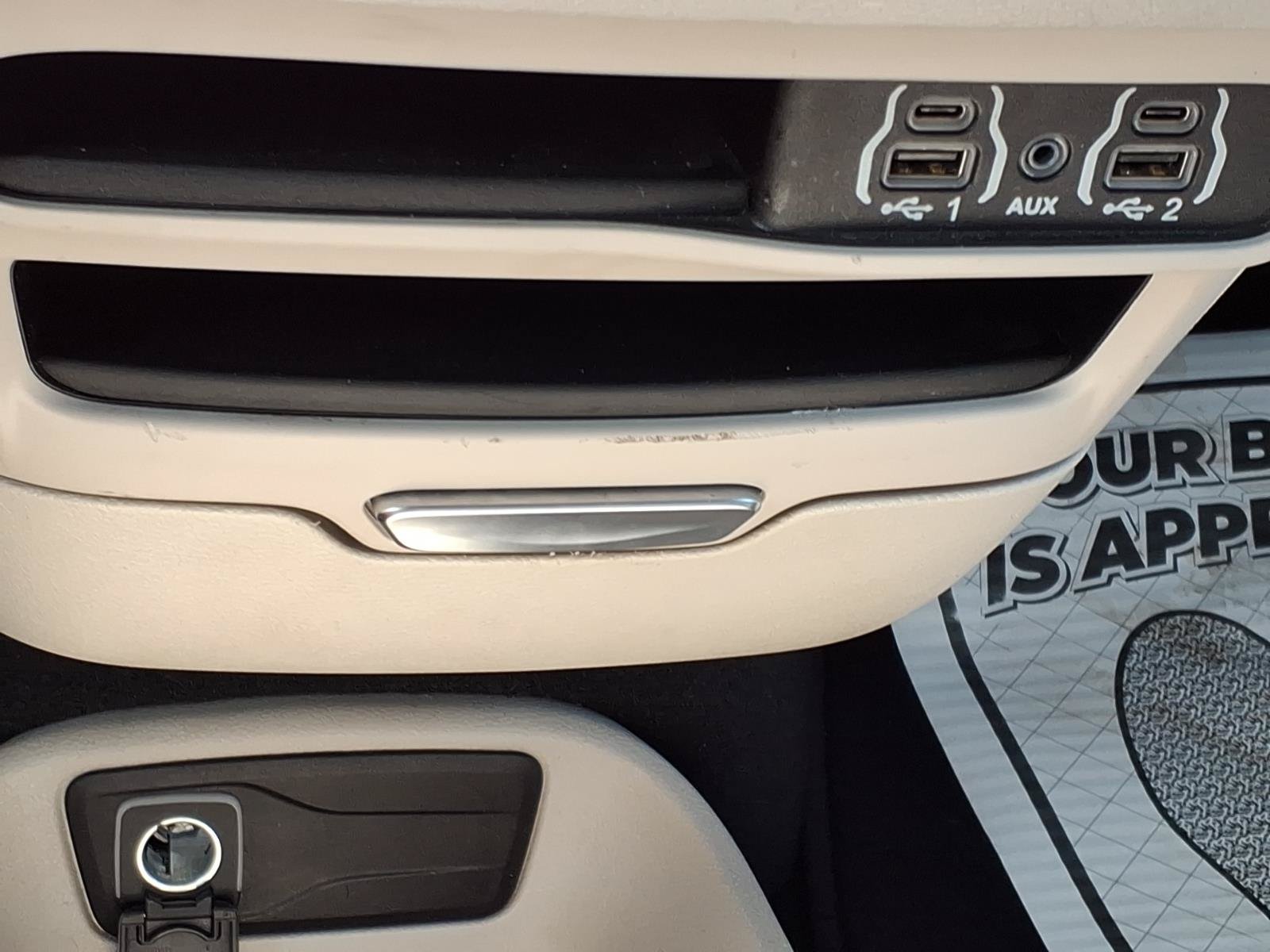 Used 2024 Chrysler Pacifica Touring-L FWD image 26
