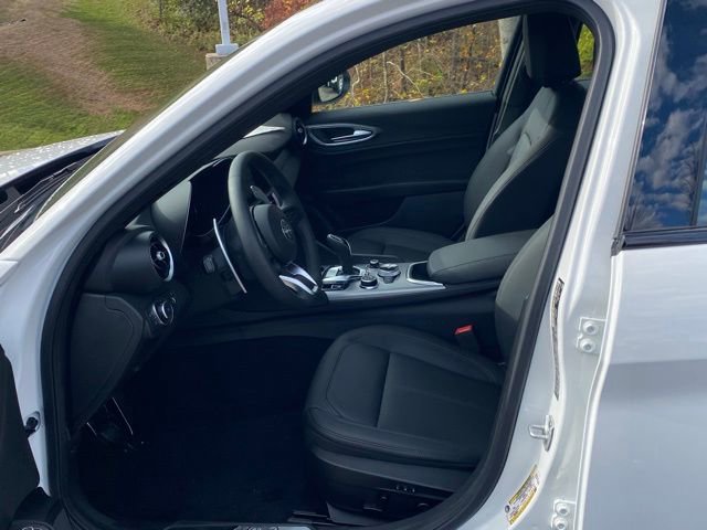 New 2025 Alfa Romeo Giulia AWD image 21