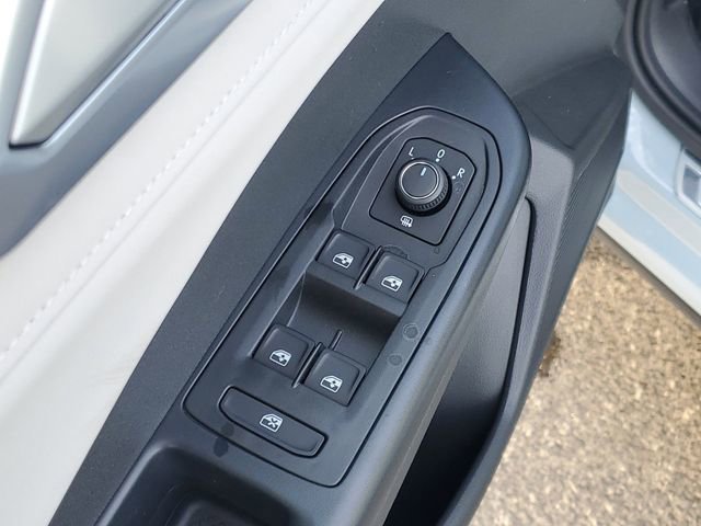 New 2026 Volkswagen Taos SE FWD image 9